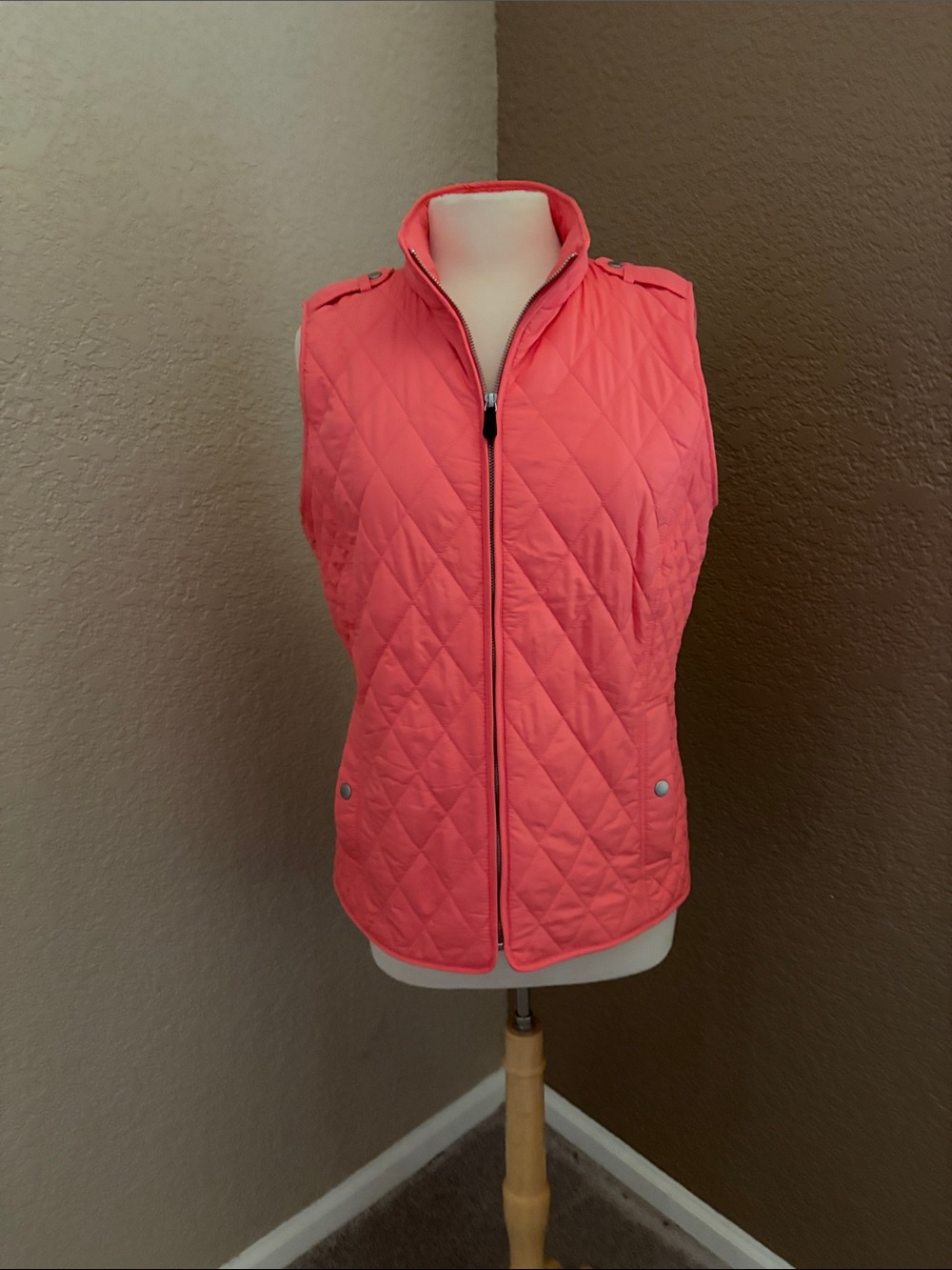 Talbots Coral Quilted Sleeveless Vest Size M like new
